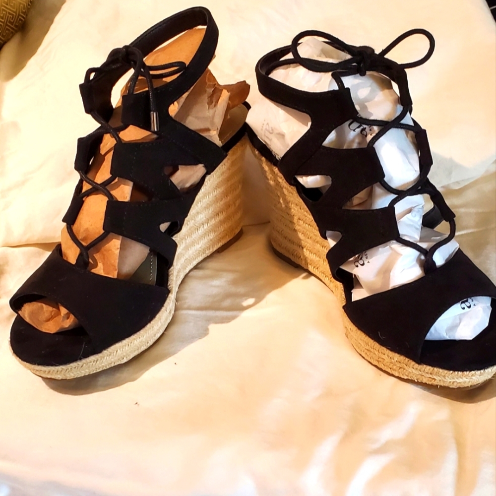 ⚘️J.C.P.  Ana manhattan,wedge platform 🌟lace-up sandals black size 7 medium.